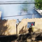 Incêndio em galpão abandonado perto deUMEI assusta moradores no Taquaril, em BH
