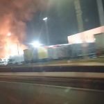 Incêndio atinge botijões de gás e fecha Fernão Dias em Betim durante a madrugada