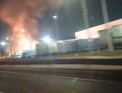 Uma perícia vai apontar as causas. Não está descarta a possibilidade de incêndio criminoso. Ao todo, 53 coletivos foram atingidos.
