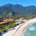 Lancha pega fogo no litoral norte de São Paulo e chama atenção de turistas