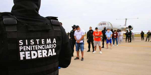 Sete líderes do Comando Vermelho vão ser transferidos para um presídio federal de segurança máxima e outros dois aguardam manifestação da Secretaria de Polícia Civil