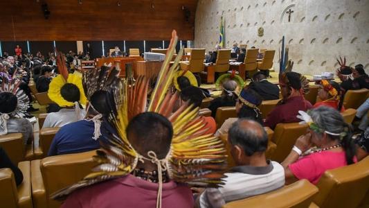 Indígenas acompanharam sessão do STF em que ministro pediu vista do julgamento