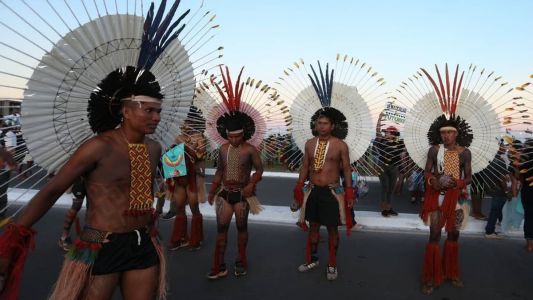 Indígenas protestaram contra votação do marco temporal na Esplanada dos Ministérios, em abril deste ano