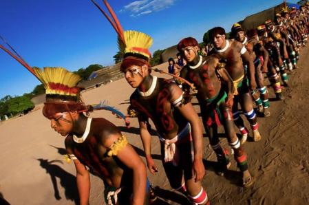 Indígenas fazem rito tradicional em aldeia