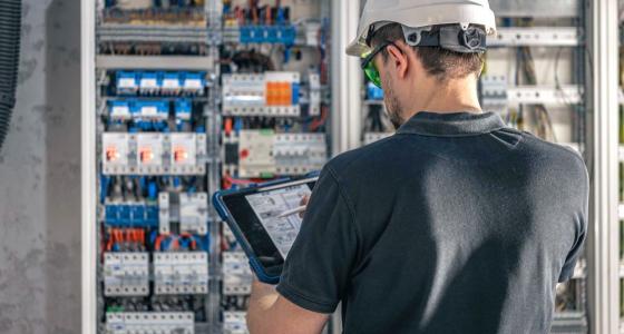 Aumentar a eficiência energética é urgente para o segmento industrial