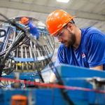 Empresas brasileiras suspendem produção e exportações após tarifaço de Trump