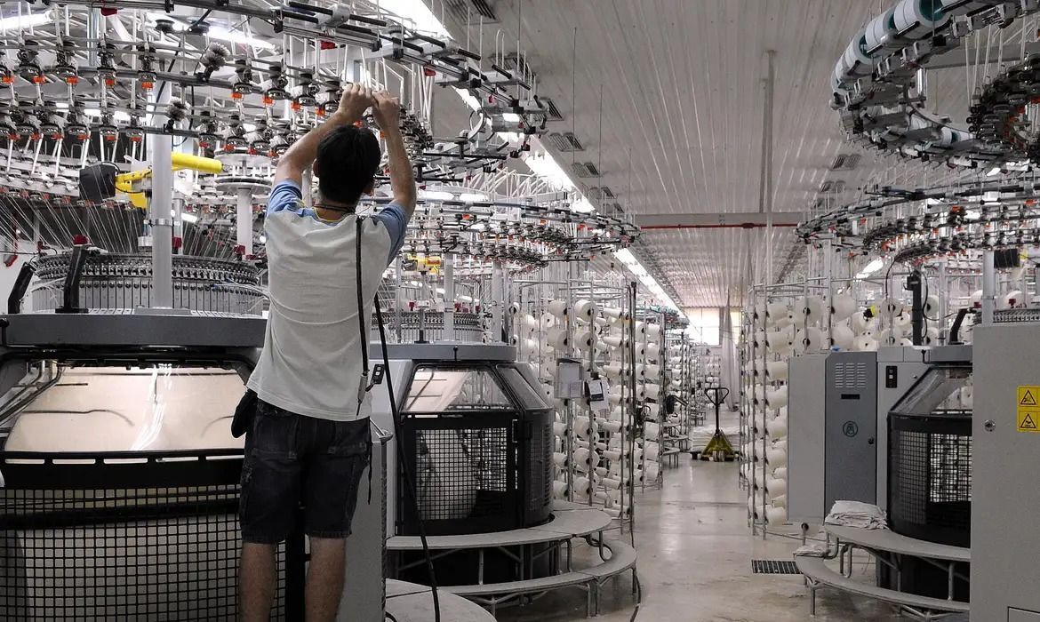 Indústria mineira reage em julho, mas emprego segue em queda