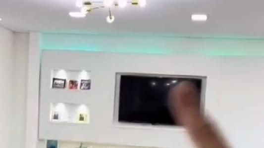 Influencer mostra casa de luxo na favela da Rocinha