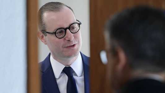 Influência de Zanin será determinante na sucessão de Weber no STF, dizem aliados de Lula.