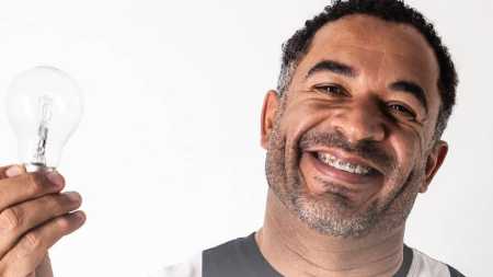 Influenciador Alex Gargalhada está internado com pneumonia