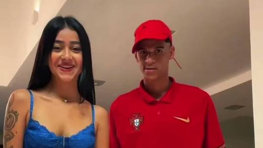 Influenciadores Beca (esq) e Luva de Pedreiro (dir) em gravação de vídeo