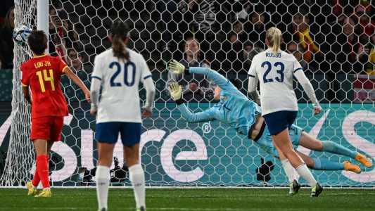 Inglaterra goleou a China