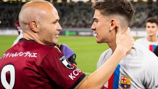Iniesta se despediu do Vissel Kobe em amistoso contra o Barcelona