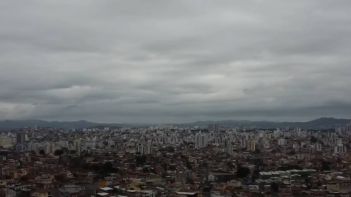 Frente fria traz chuva no fim de semana após onda de calor intenso no Brasil; veja previsão  