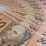 Reajustes salariais abaixo da inflação caíram em 2022, diz INPC