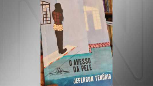Após Paraná, Goiás também retira livro “O Avesso da Pele“ das escolas estaduais | CNN Brasil