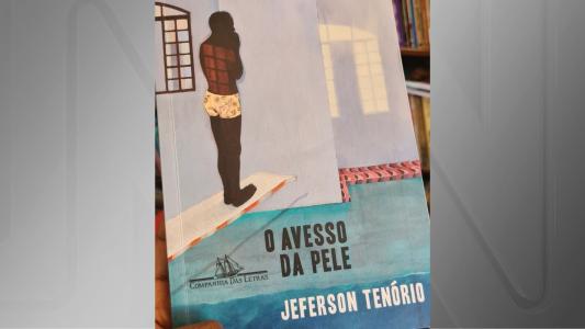 Após Paraná, Goiás também retira livro “O Avesso da Pele“ das escolas estaduais | CNN Brasil