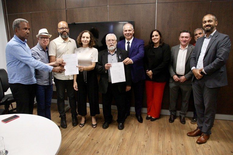 Governo assina acordo com servidores para encerrar a greve no INSS