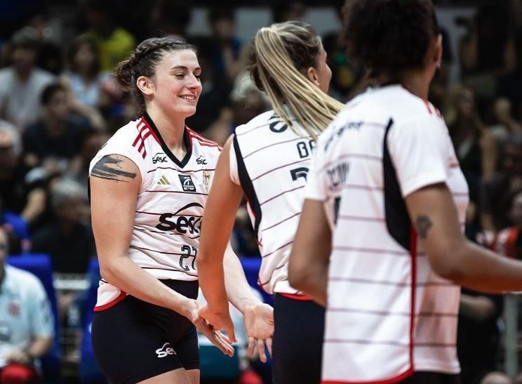 Flamengo domina jogo, vence Praia Clube e garante liderança da Superliga