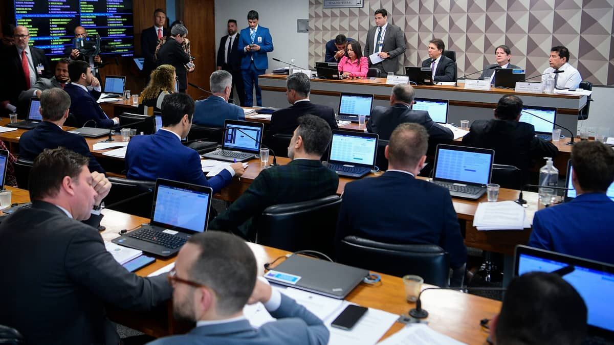 CPMI do 8 de janeiro recebe informação de que Mauro Cid quer colaborar