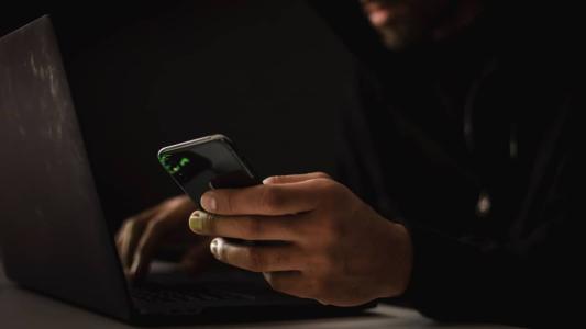 Inteligência artificial tem sido usada em ações de sextorsão