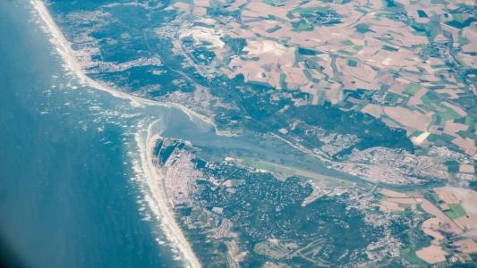 Inteligência artificial vai usar imagens de satélite para localizar manchas de óleo no oceano