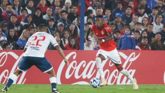Inter anuncia extensão do contrato de Vitão