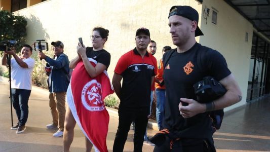 Inter desembarcou em Santa Cruz de La Sierra e foi recepecionado por torcedores