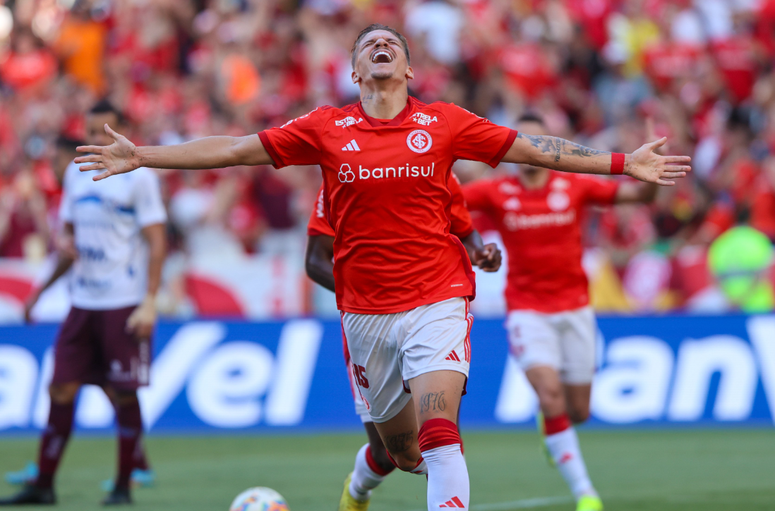 Com gol de bicicleta, Inter vence Caxias e se recupera no Campeonato Gaúcho