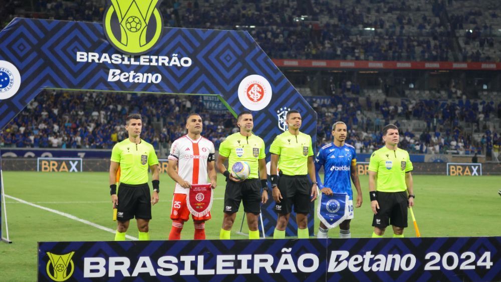 Inter sobe o tom e fala em 'pênalti inventado' contra o Cruzeiro no Mineirão