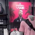 Loja da Adidas em Nova York exibe fotos de Messi com a camisa do Inter Miami; veja