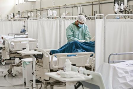 Sete em cada dez hospitais de SP têm aumento de internações por Covid e dengue, diz sindicato | CNN Brasil
