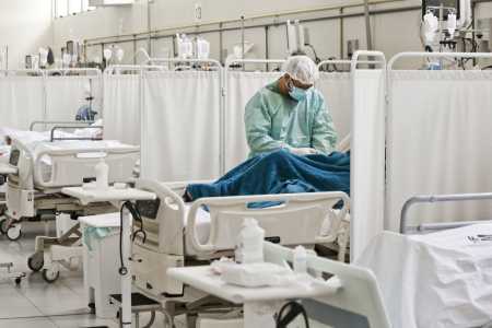 Sete em cada dez hospitais de SP têm aumento de internações por Covid e dengue, diz sindicato | CNN Brasil