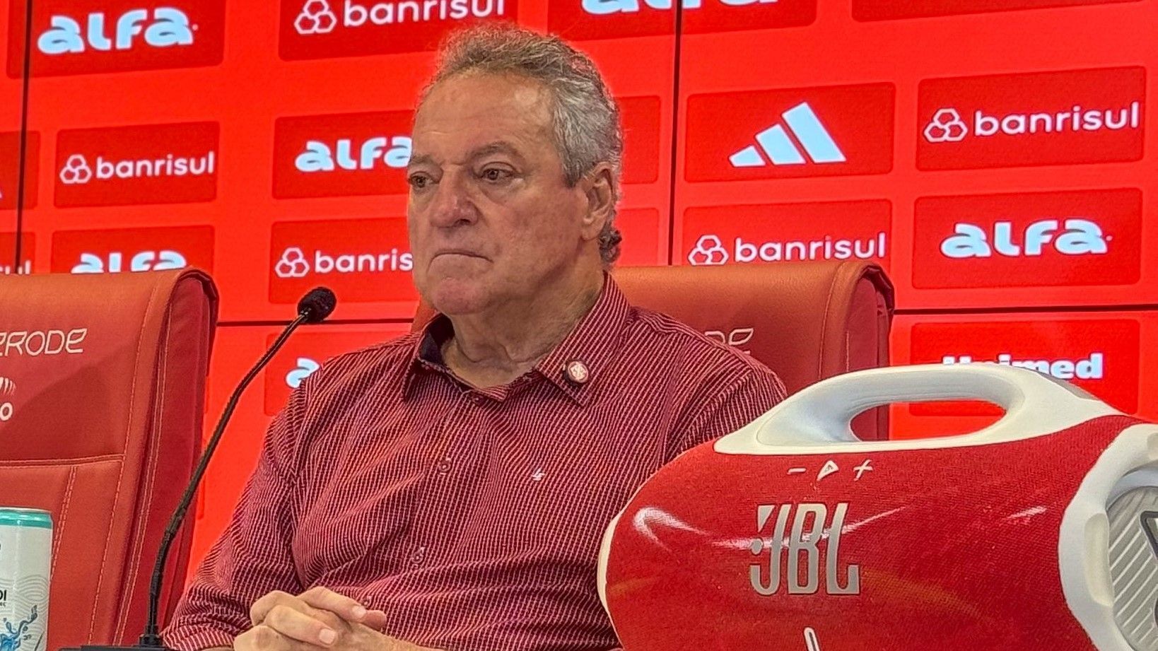 Grêmio faz promoção de camisa rosa após fala homofóbica de Abel Braga, do Inter