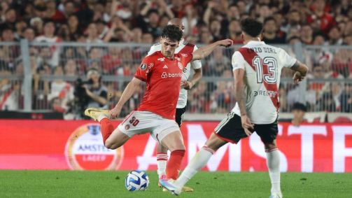 Internacional e River Plate pela primeira partida das oitavas de final