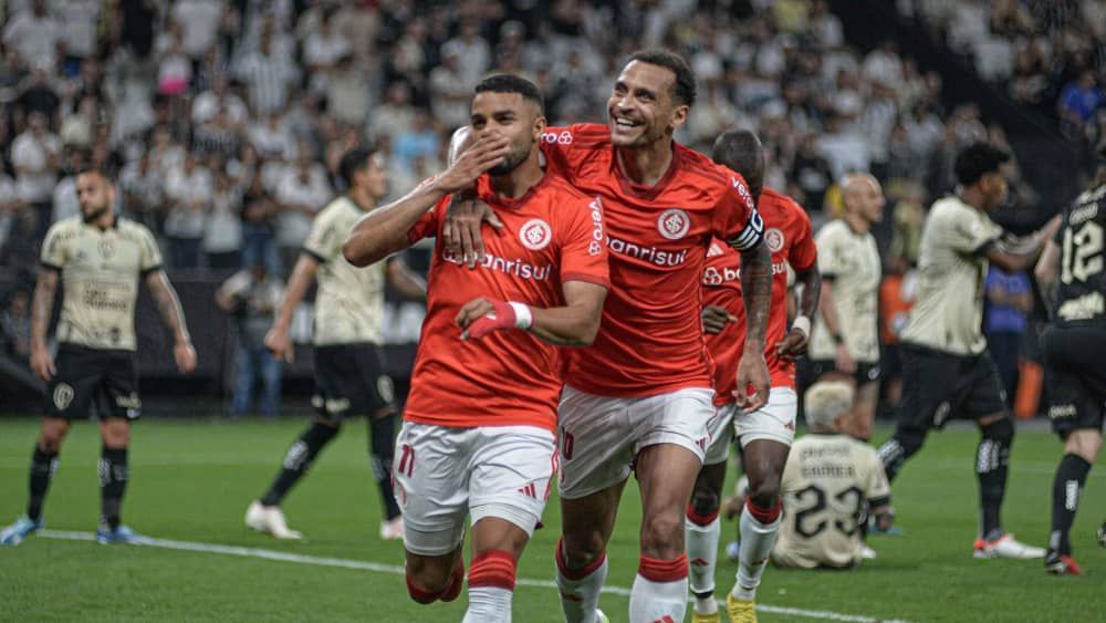 Inter domina o Corinthians, vence em Itaquera e “estraga” adeus a Fábio Santos