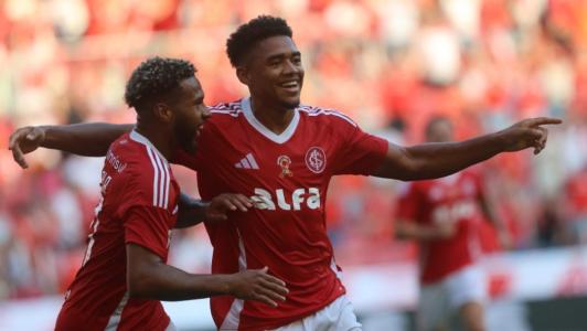 Victor Gabriel comemora gol pelo Internacional contra o Juventude pelo Brasileirão de 2025
