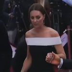 Tom Cruise segura a mão de Kate Middleton, e web aponta ciúmes em príncipe William; vídeo