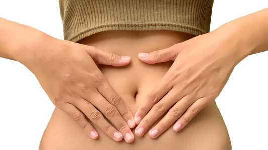 Intestino da paciente foi perfurado durante videocolonoscopia; após complicações ela passou a usar bolsa de colostomia