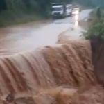 Vídeo: inundação destrói parte da MG-262 entre Ponte Nova e Acaiaca 