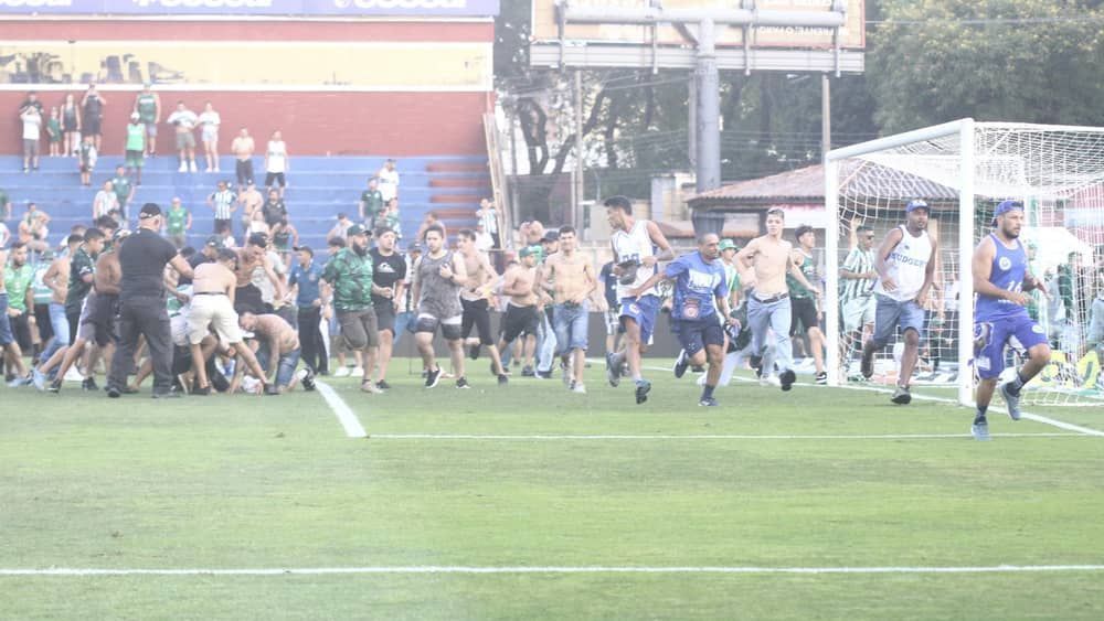 STJD pune Cruzeiro e Coritiba por brigas e invasões na Vila Capanema 