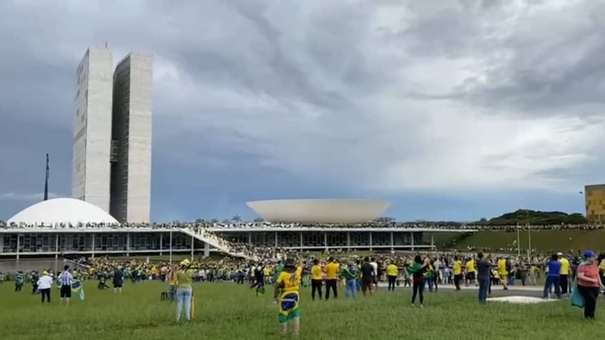 Pelo menos 15 militares da PMMG foram presos nos atos em Brasília