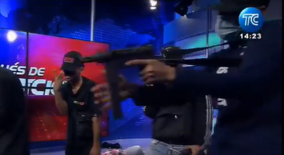 Criminosos invadem estúdio de TV armados