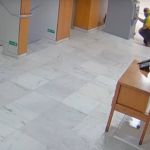 Ataques de 8 de janeiro: imagens mostram invasor tentando roubar caixa eletrônico do Palácio do Planalto