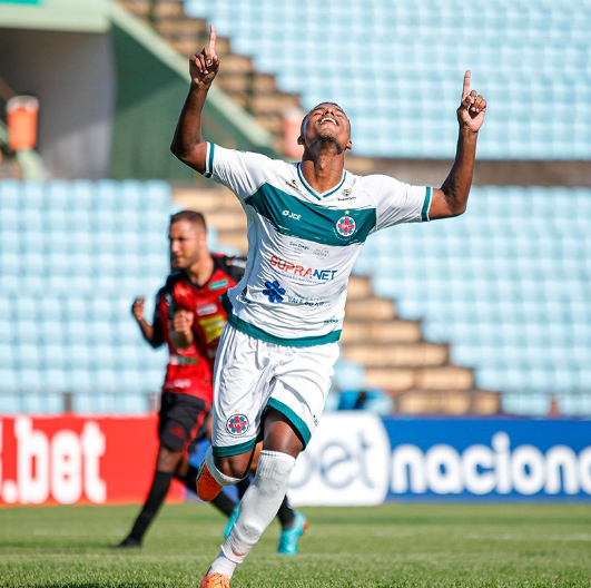 Ipatinga vence Pouso Alegre pelo Campeonato Mineiro em jogo com três expulsões