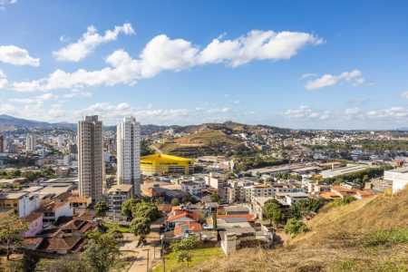 Coloquei na coluna passada deste site uma reflexão sobre o estado de penúria do futebol no interior de Minas e pedi aos internautas que se manifestassem contra ou a favor...