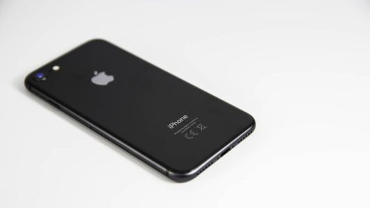 iPhone 8 é um dos modelos que deixa de ser atualizado pela Apple com a chegada do iOS 17