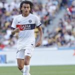 Irmão de Mbappé é titular pela primeira vez em amistoso do PSG
