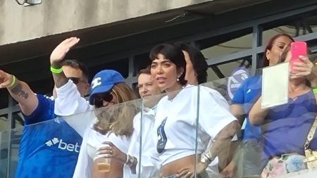 Rafaella Santos, irmã de Neymar e namorada de Gabigol, no Mineirão ao lado de familiares do jogador do Cruzeiro