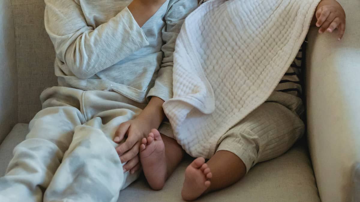 Casal 'devolve' filhas adotivas após quatro anos e é condenado pela Justiça